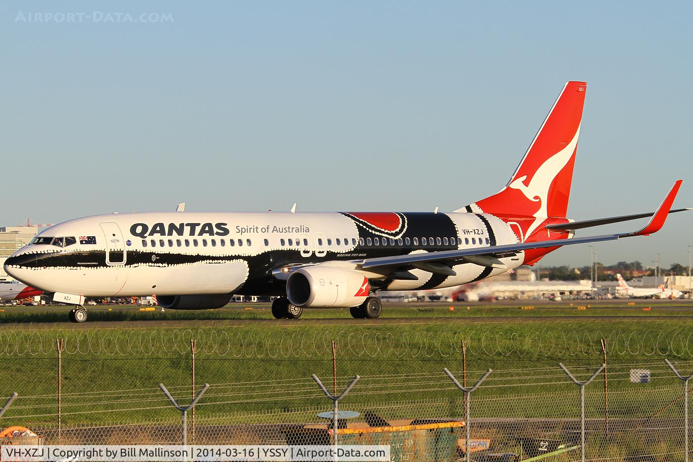 VH-XZJ, 2013 Boeing 737-838 C/N 39365, taxiing to 34R