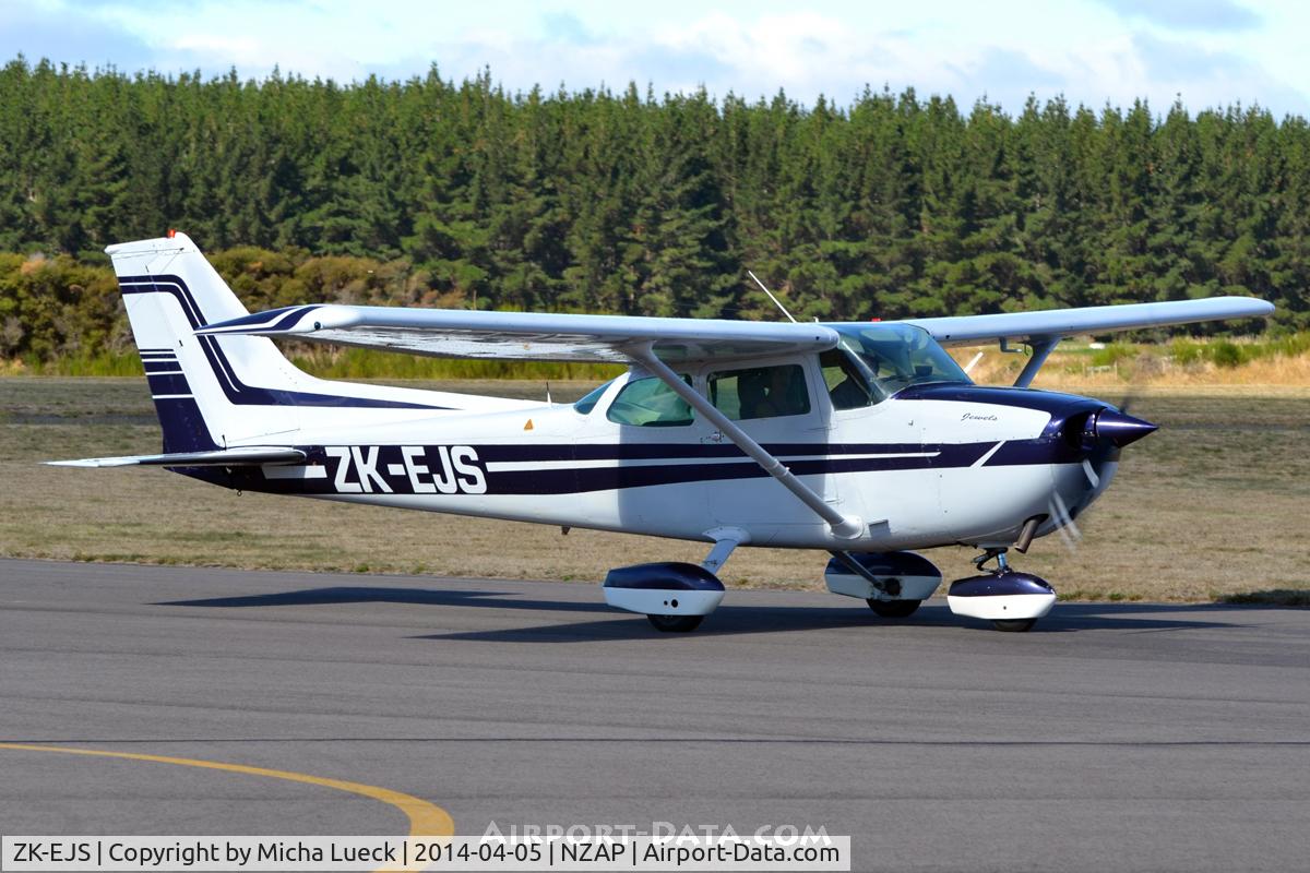 ZK-EJS, Cessna 172N C/N 17269149, At Taupo