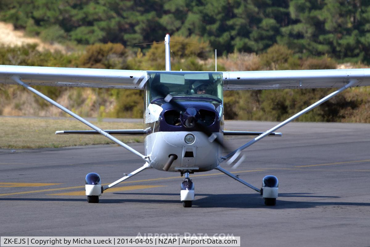 ZK-EJS, Cessna 172N C/N 17269149, At Taupo