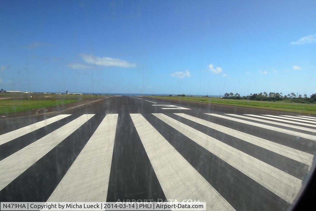 N479HA, 2001 Boeing 717-22A C/N 55124, Turning onto runway 03