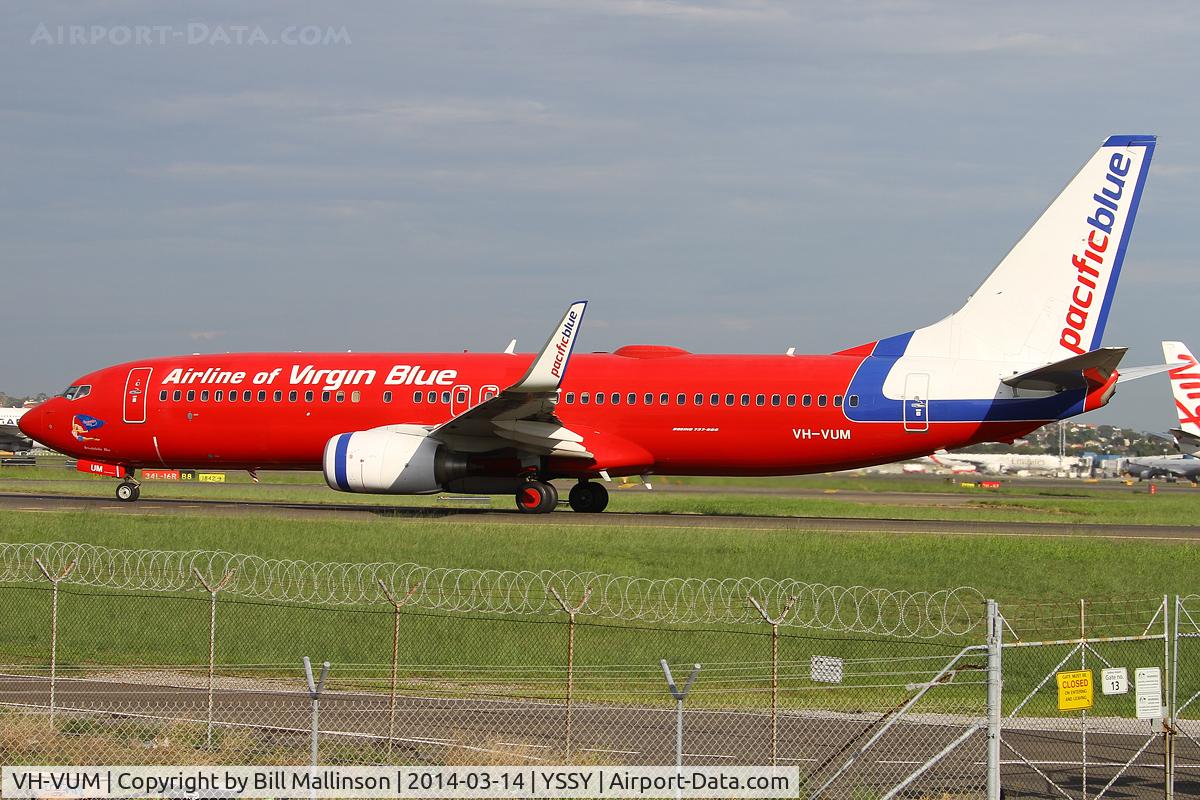 VH-VUM, 2007 Boeing 737-8BK C/N 29675, taxiing to 34R