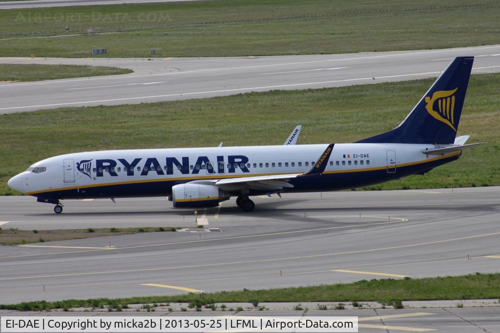 EI-DAE, 2002 Boeing 737-8AS C/N 33545, Taxiing