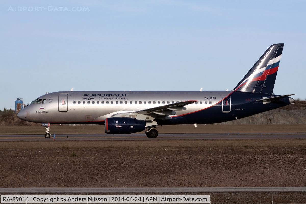 RA-89014, 2013 Sukhoi Superjet 100-95B C/N 95025, Taxiing in after landing runway 19L.