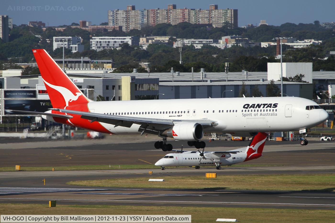 VH-OGO, 1994 Boeing 767-338 C/N 25577, ready for 16R