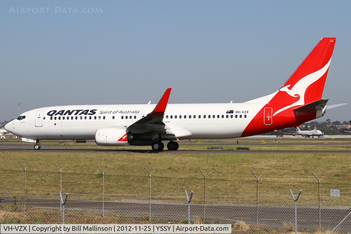 VH-VZX, 2012 Boeing 737-838 C/N 34188, taxiing to 34R