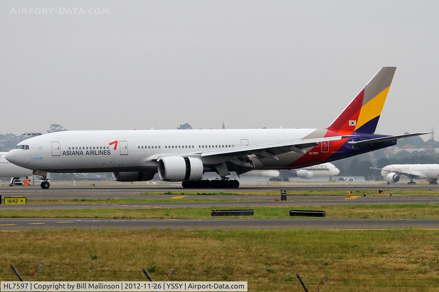 HL7597, 2001 Boeing 777-28E/ER C/N 28686, down on 16R