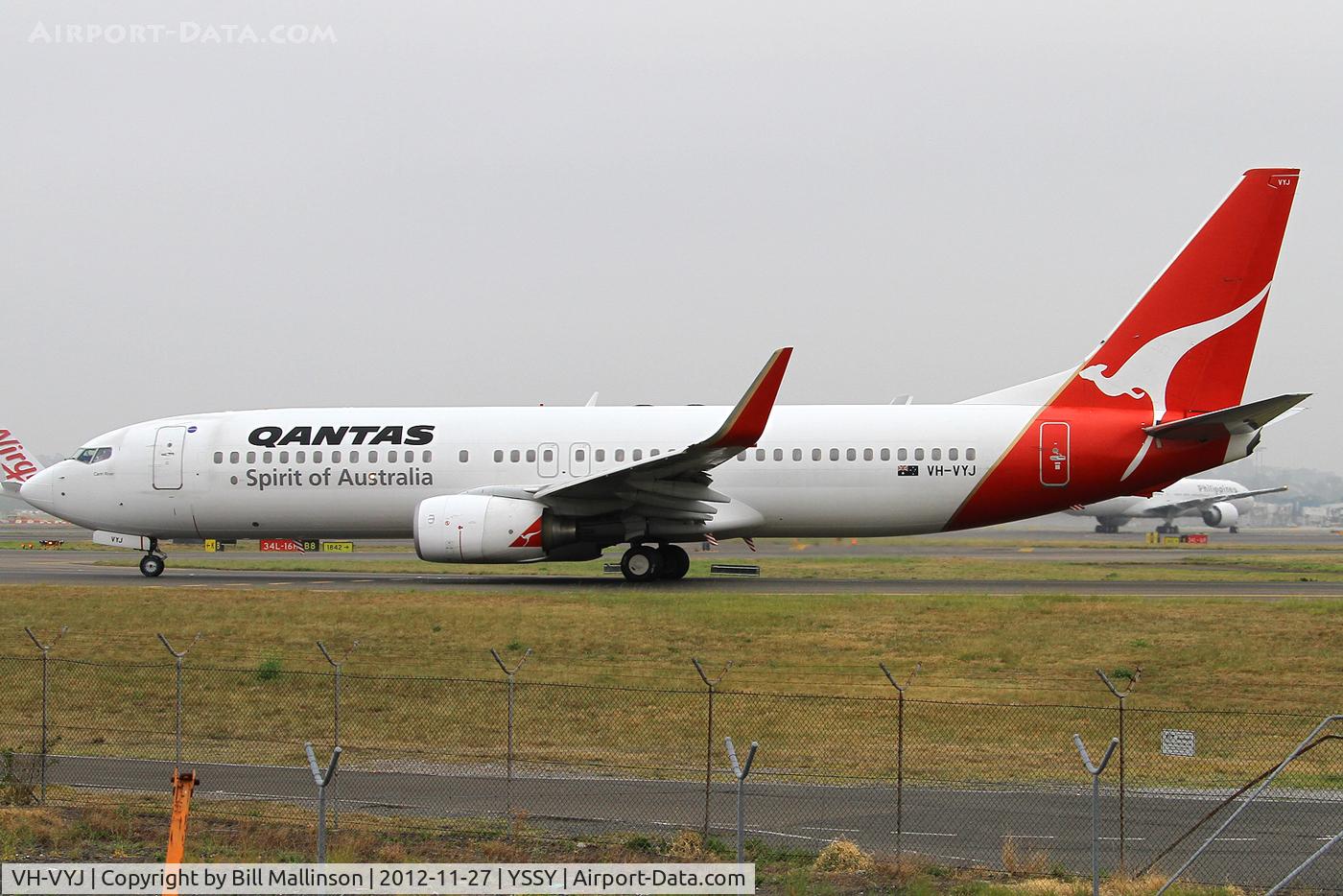 VH-VYJ, 2005 Boeing 737-838 C/N 34182, taxiing to 34R