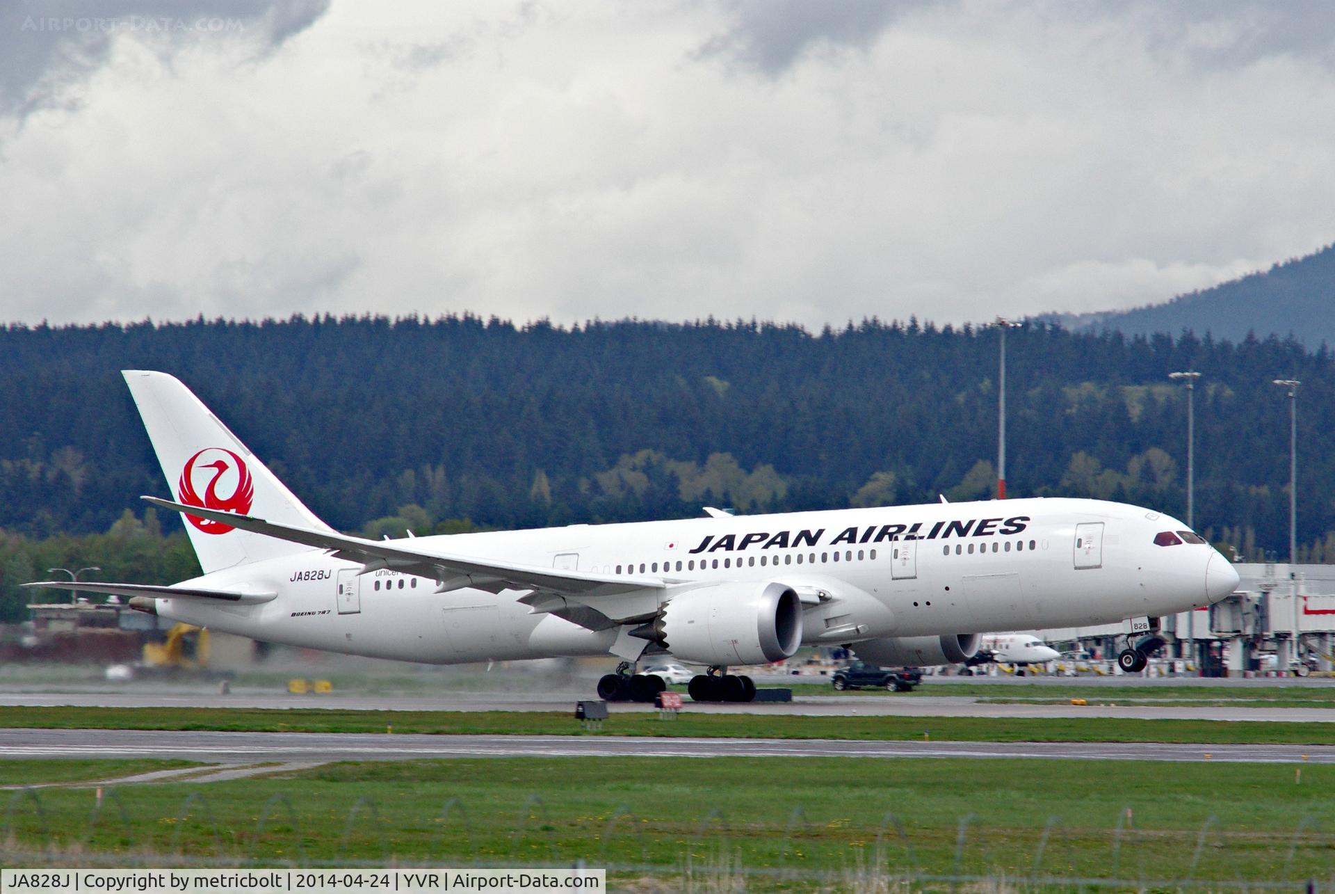 JA828J, 2012 Boeing 787-8 Dreamliner C/N 34838, Departure to Narita