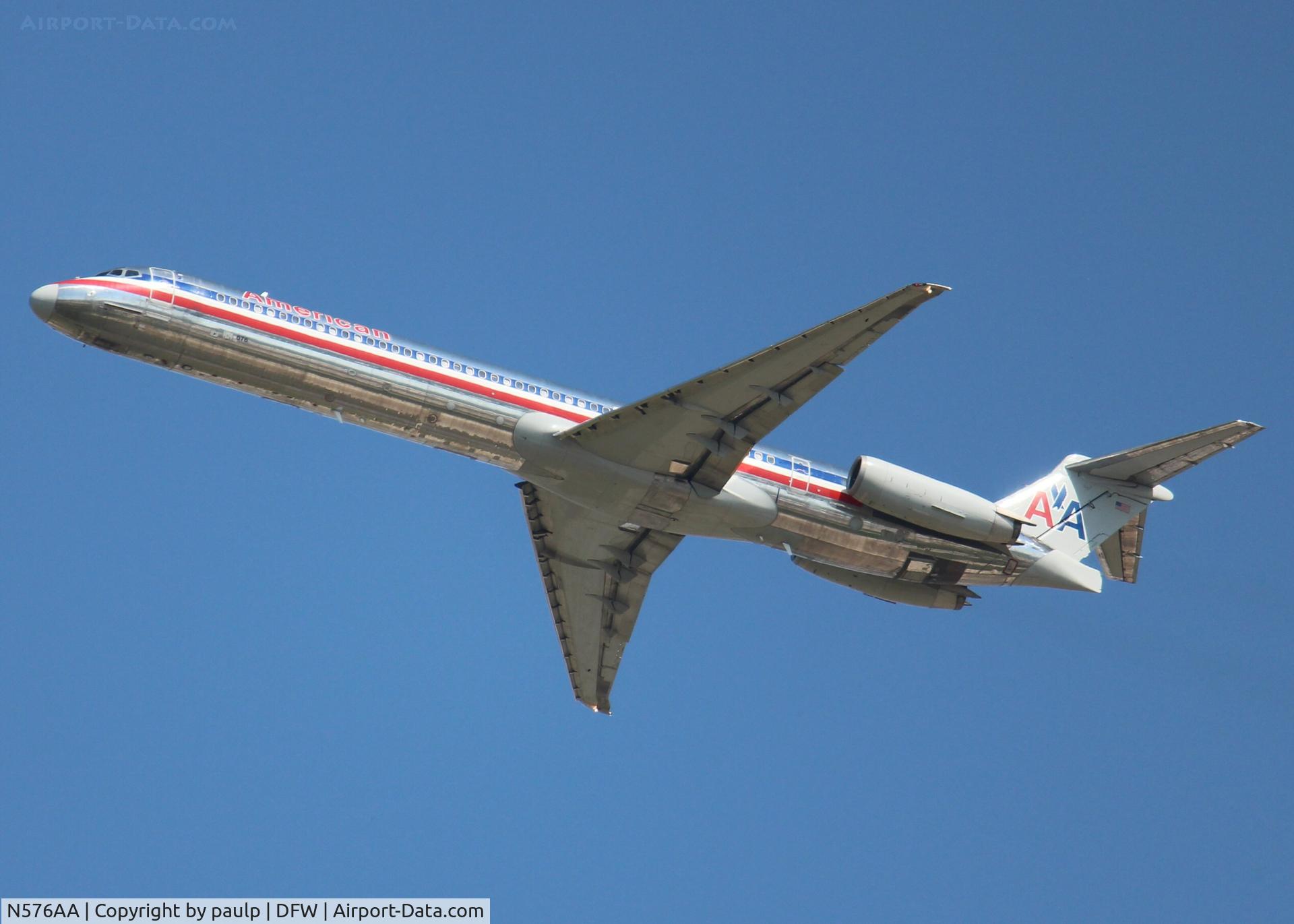 N576AA, 1991 McDonnell Douglas MD-82 (DC-9-82) C/N 53153, At DFW.
