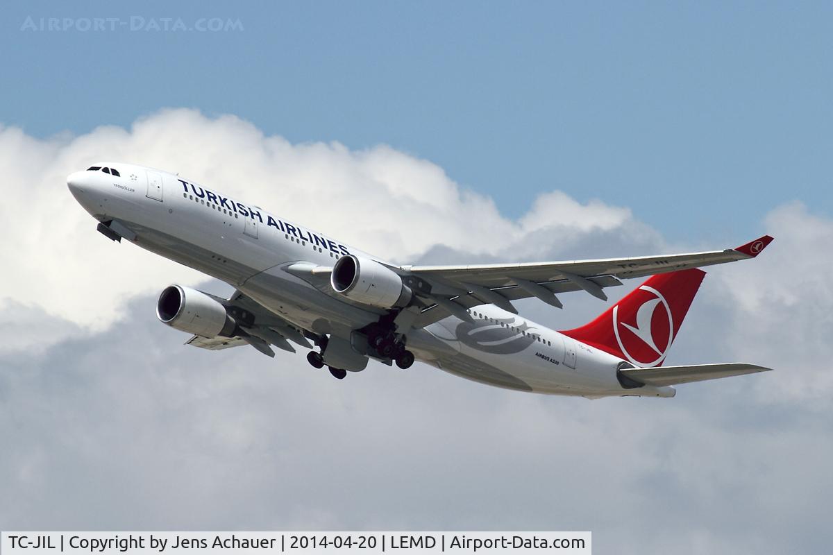 TC-JIL, 2007 Airbus A330-202 C/N 882, Former VT-JWH during take off