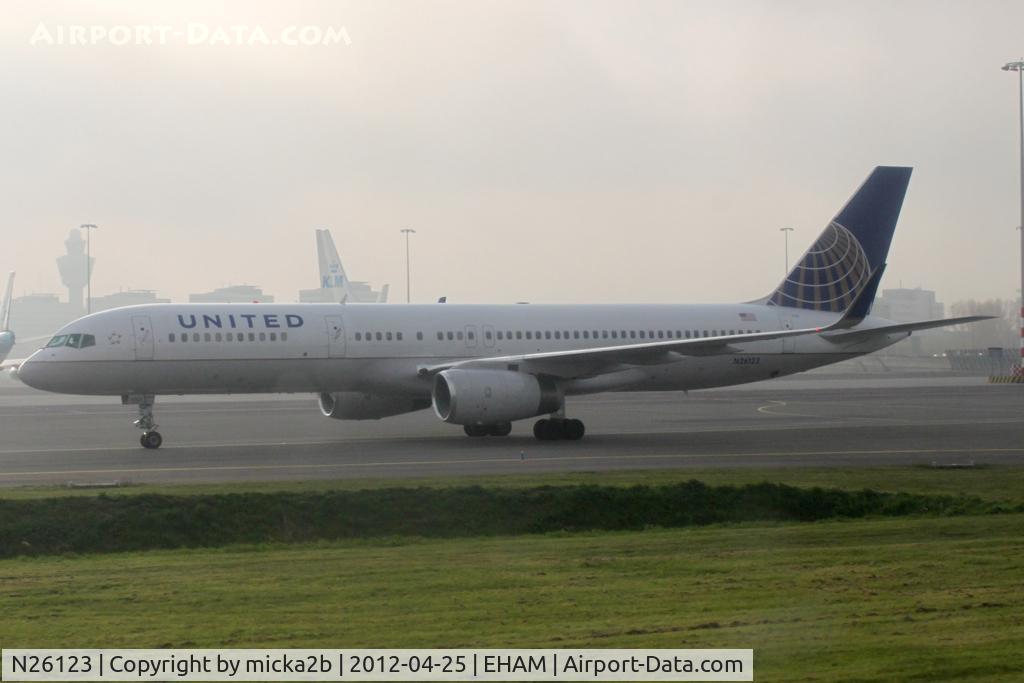 N26123, 1997 Boeing 757-224 C/N 28966, Taxiing