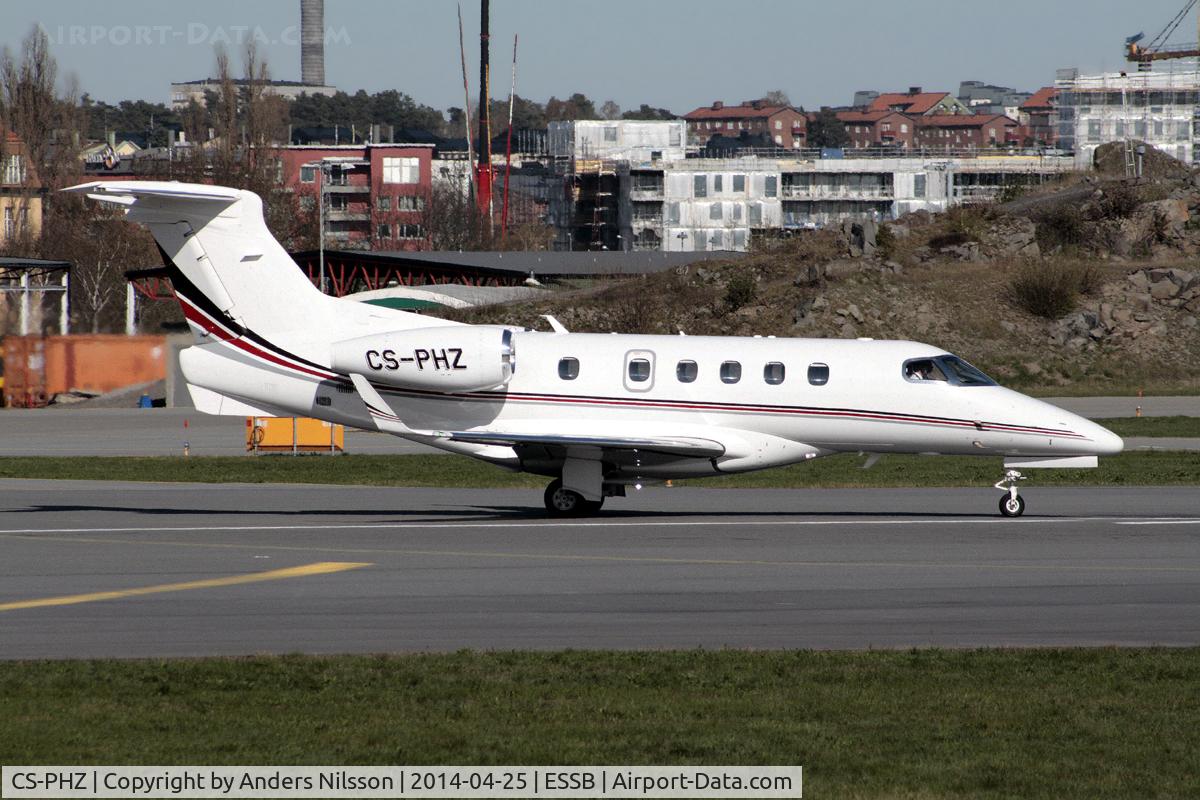 CS-PHZ, 2012 Embraer EMB-505 Phenom 300 C/N 50500091, Lining up runway 12.