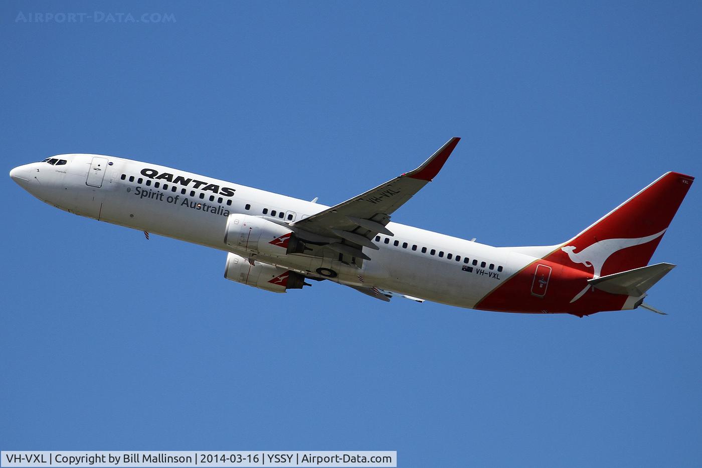 VH-VXL, 2002 Boeing 737-838 C/N 33482, away from 34L