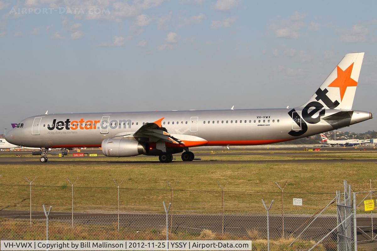 VH-VWX, 2009 Airbus A321-231 C/N 3899, taxiing to 34L