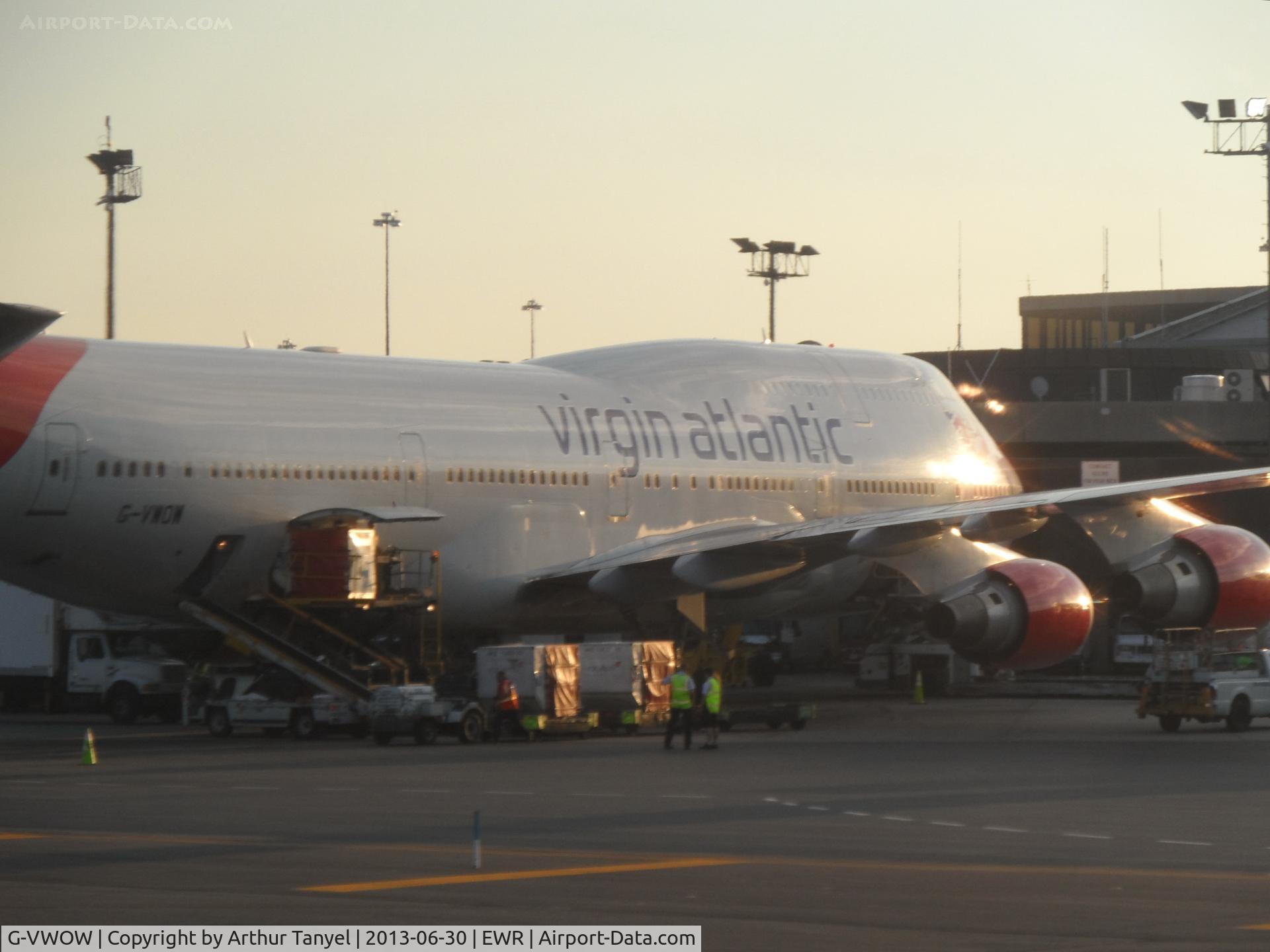 G-VWOW, 2001 Boeing 747-41R C/N 32745, @ gate @ EWR