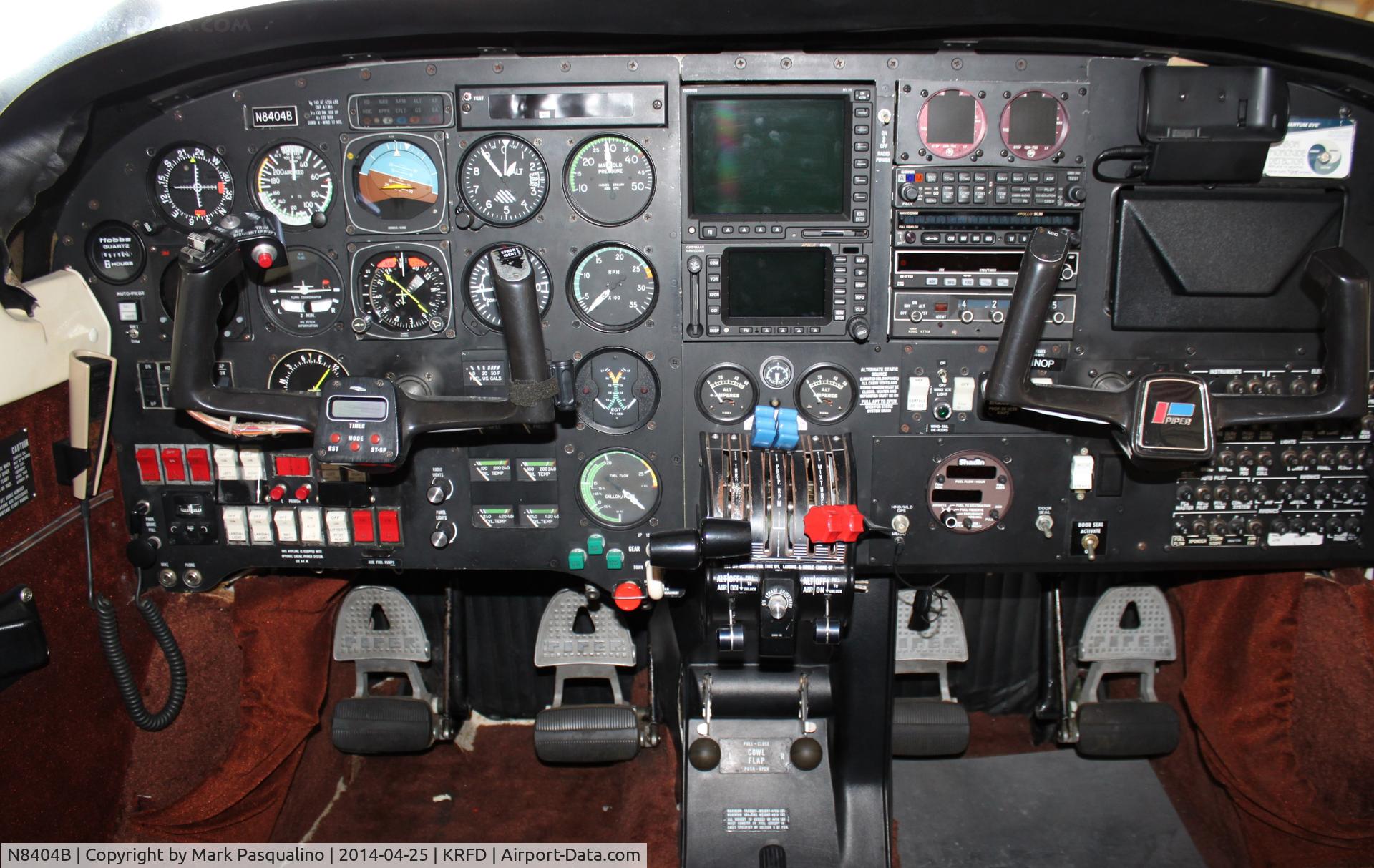 N8404B, 1981 Piper PA-34-220T Seneca C/N 34-8133142, Piper PA-34-220T