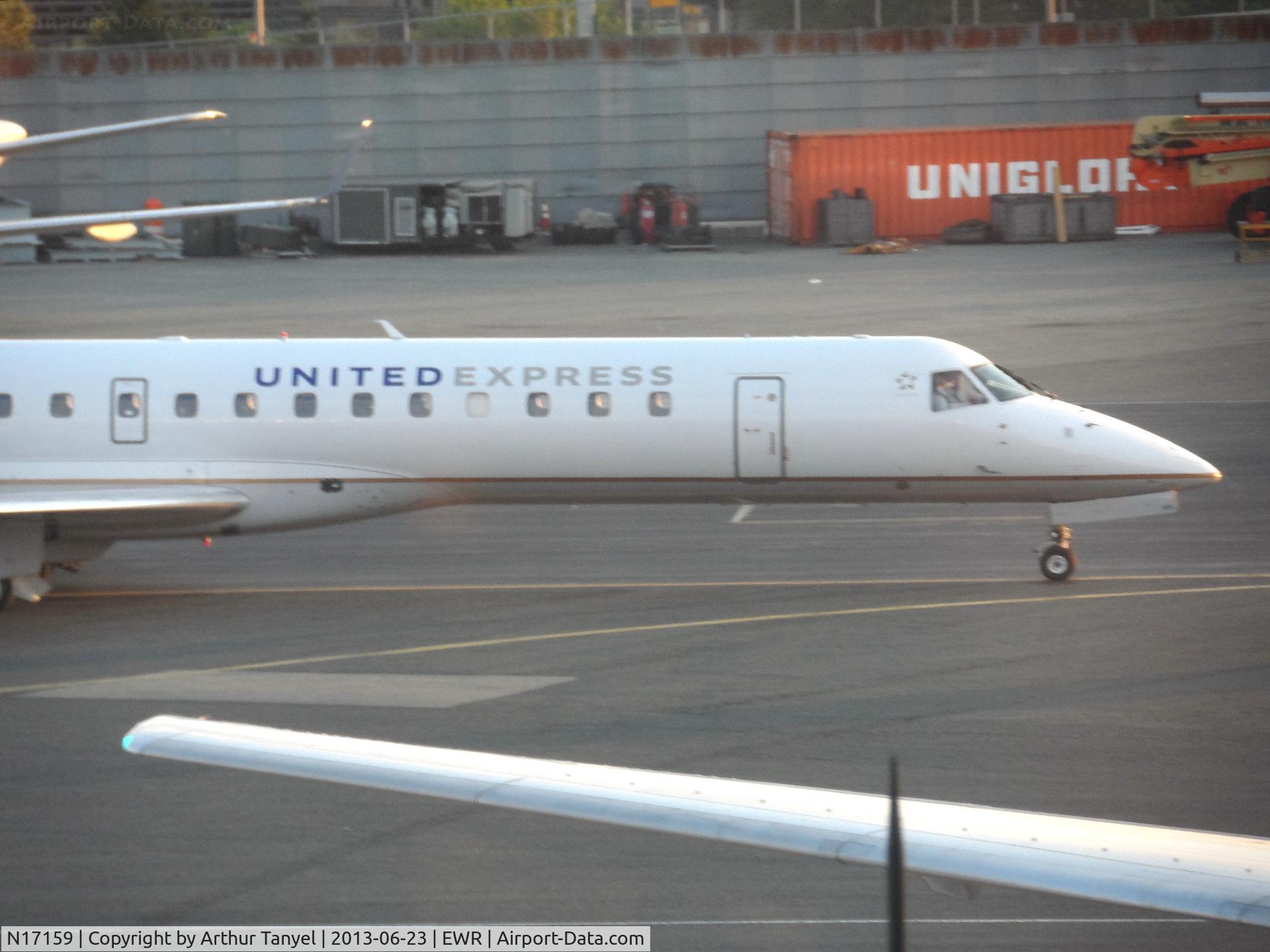 N17159, 2004 Embraer ERJ-145XR (EMB-145XR) C/N 145792, Taxiing to gate @ EWR