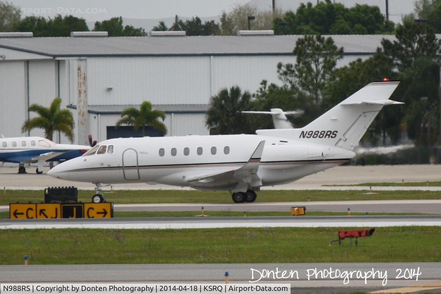 N988RS, 2002 Raytheon Hawker 800XP C/N 258598, Flightworks Flight 988 (N988RS) taxis at Sarasota-Bradenton International Airport