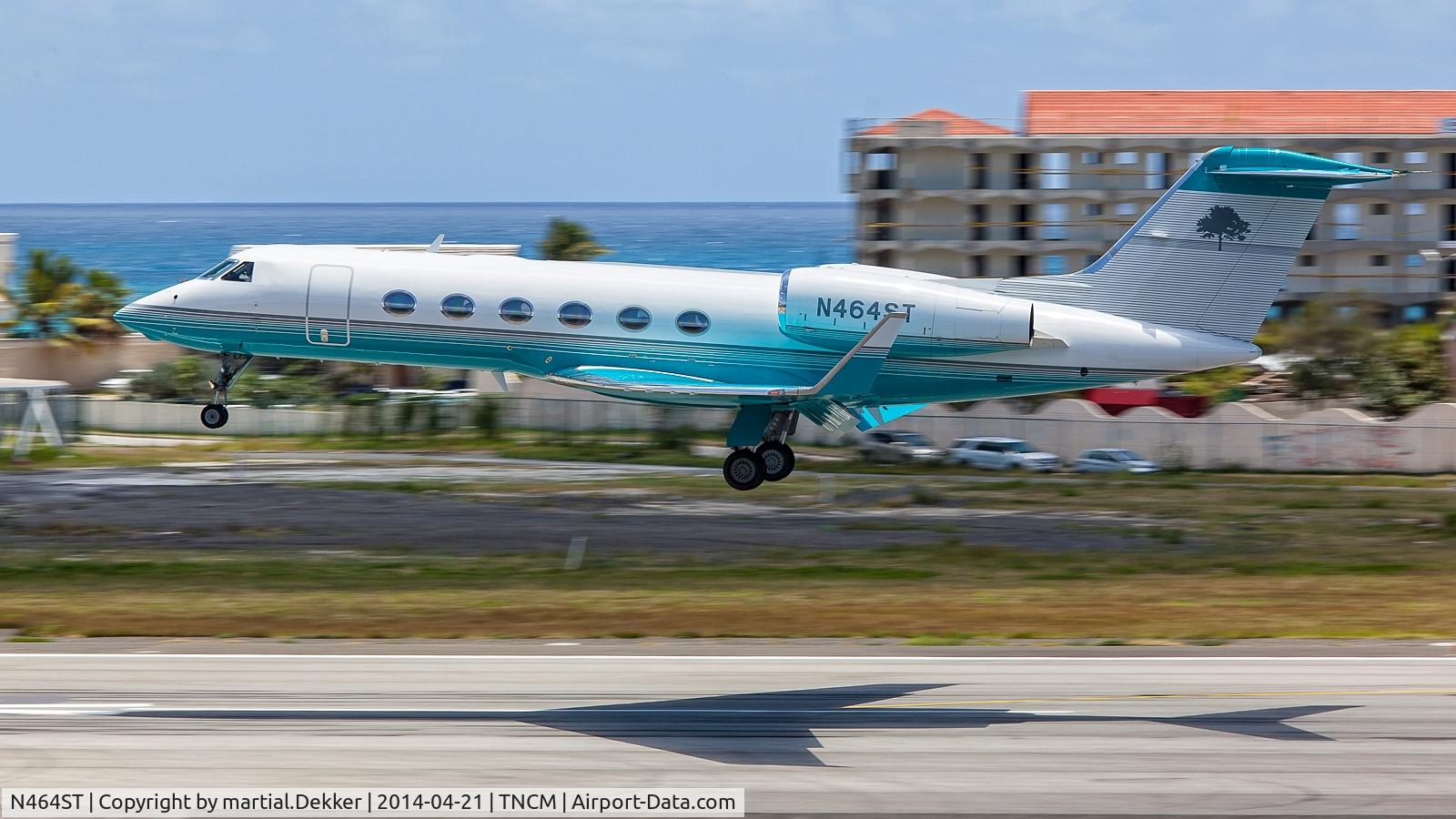 N464ST, 2005 Gulfstream Aerospace GIV-X (G450) C/N 4022, landing toSXM