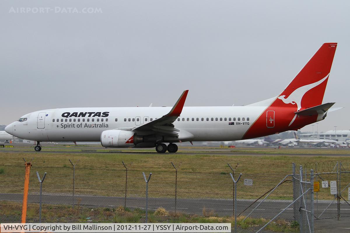 VH-VYG, 2005 Boeing 737-838 C/N 33995, taxiing to 34R