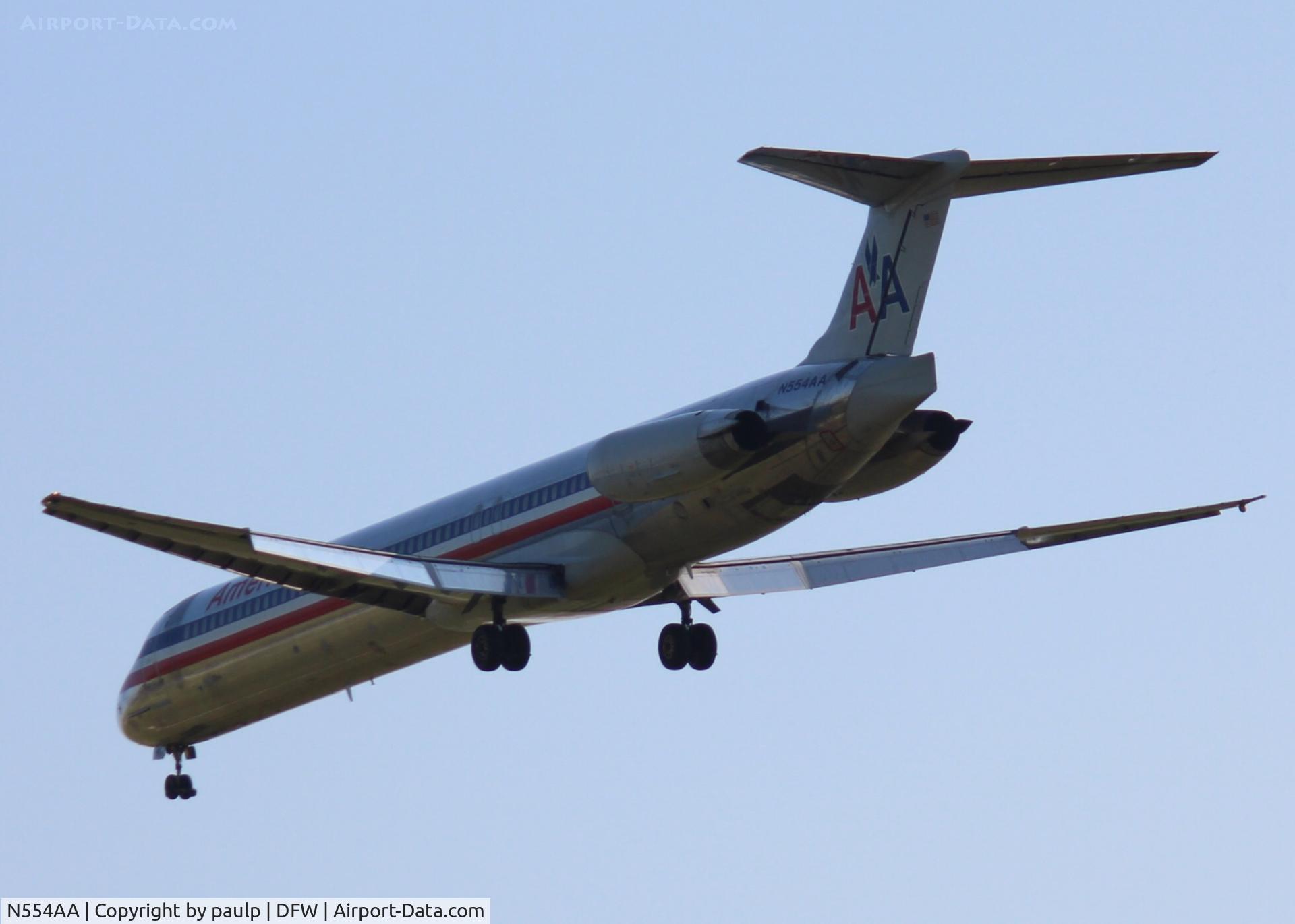 N554AA, 1991 McDonnell Douglas MD-82 (DC-9-82) C/N 53084, AT DFW.