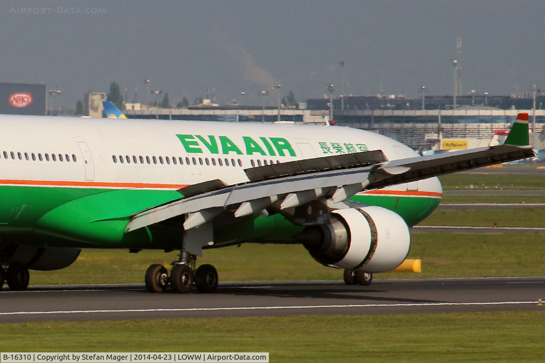 B-16310, 2005 Airbus A330-203 C/N 678, Eva Air Airbus A330-200 arriving from BKK @ VIE
