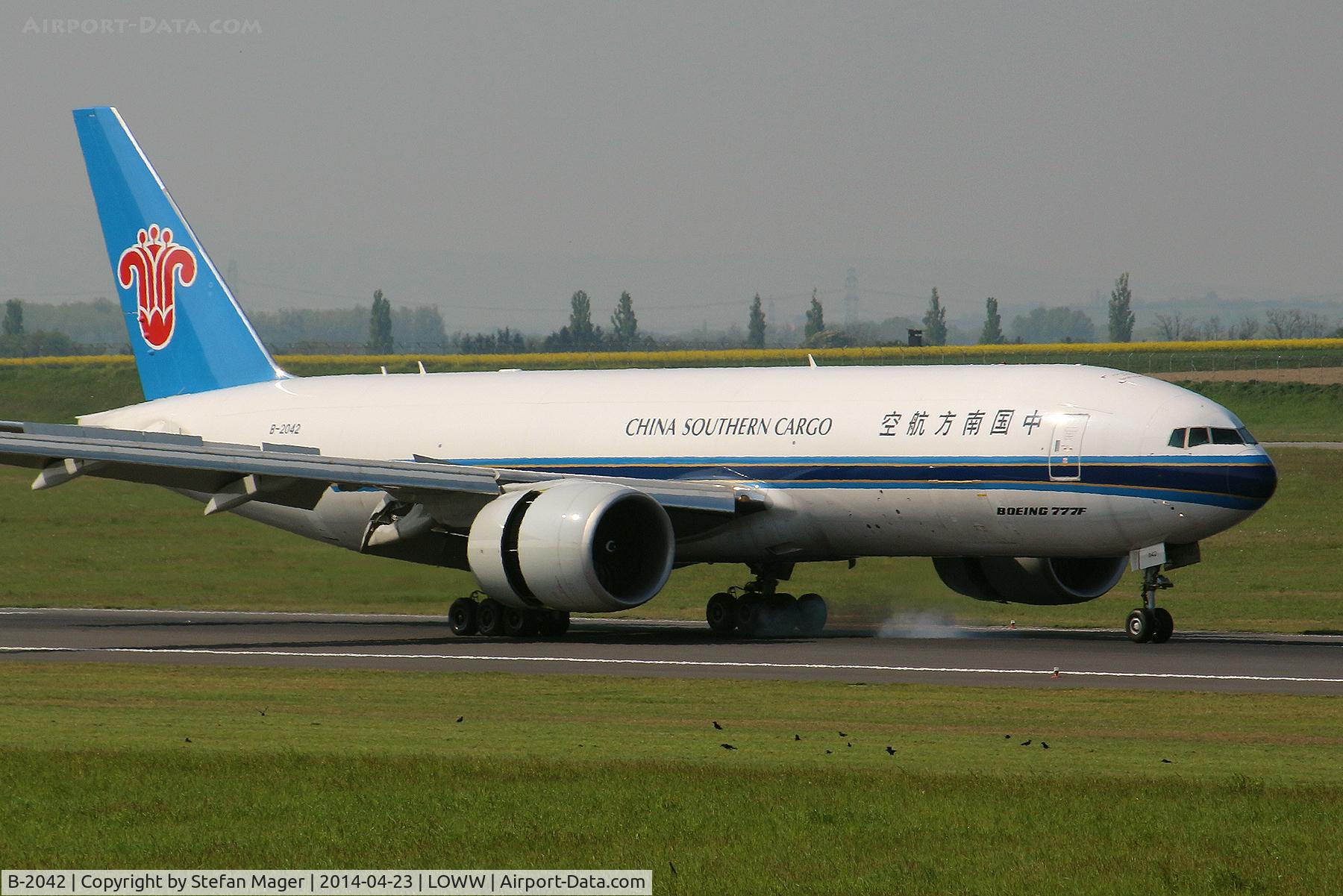 B-2042, 2013 Boeing 777-F1B C/N 41633, China Southern Cargo B777F @ VIE