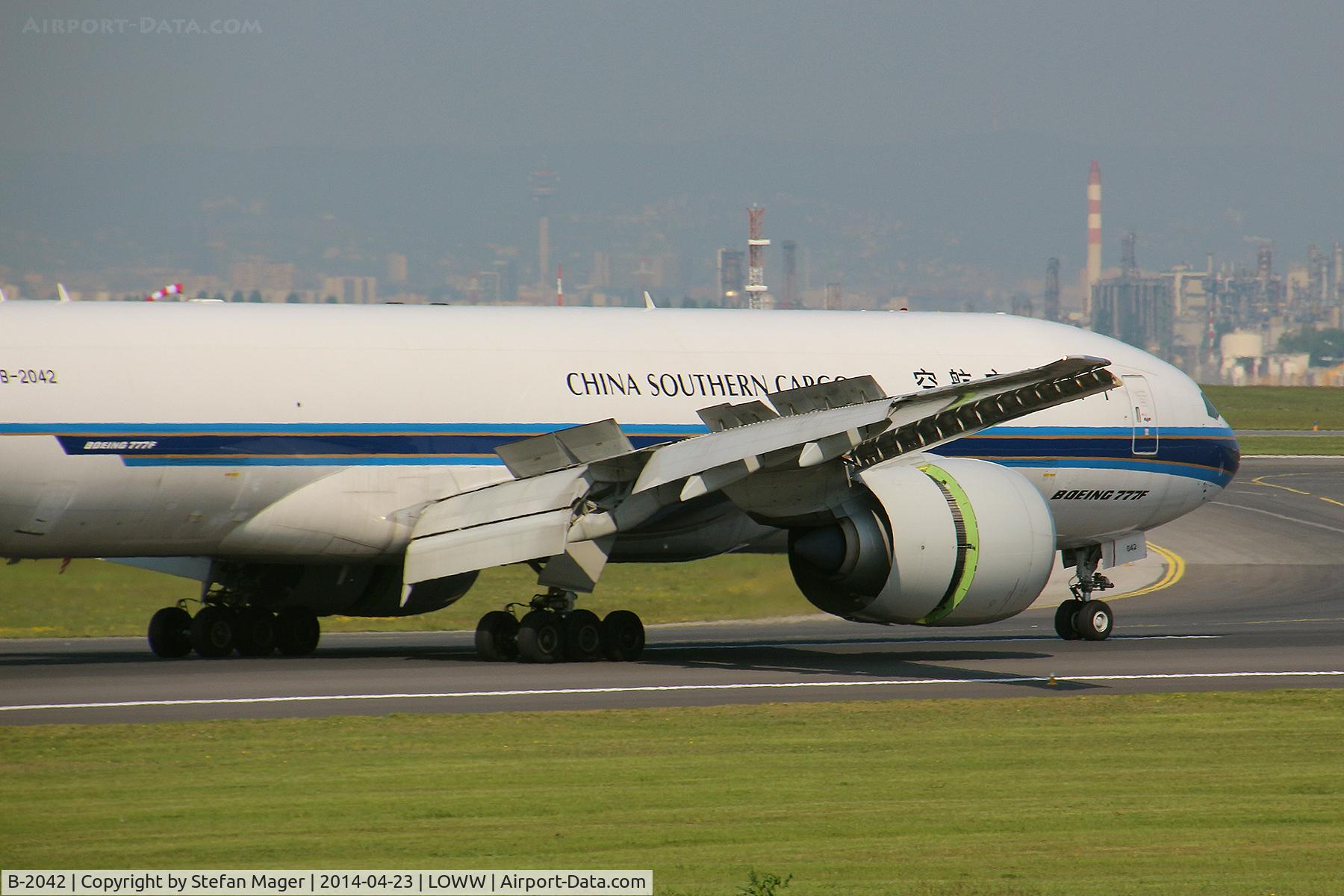 B-2042, 2013 Boeing 777-F1B C/N 41633, China Southern Cargo B777F @ VIE