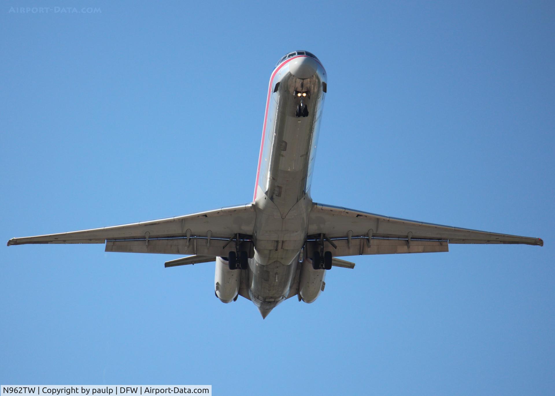 N962TW, 1999 McDonnell Douglas MD-83 (DC-9-83) C/N 53612, At DFW.