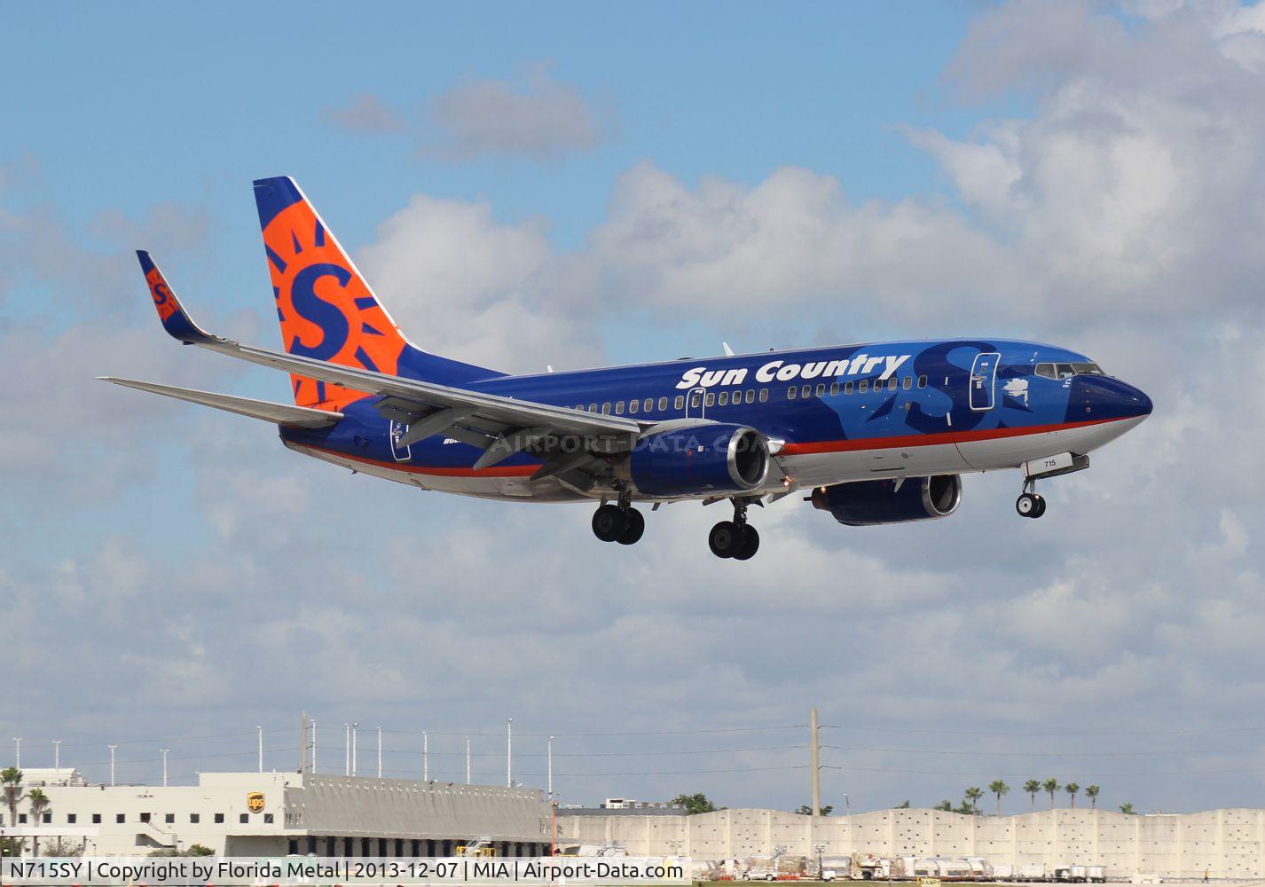 N715SY, 2004 Boeing 737-752 C/N 33787, Sun Country 737-700