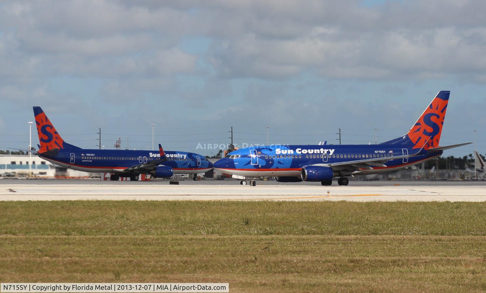 N715SY, 2004 Boeing 737-752 C/N 33787, Sun Country 737-700