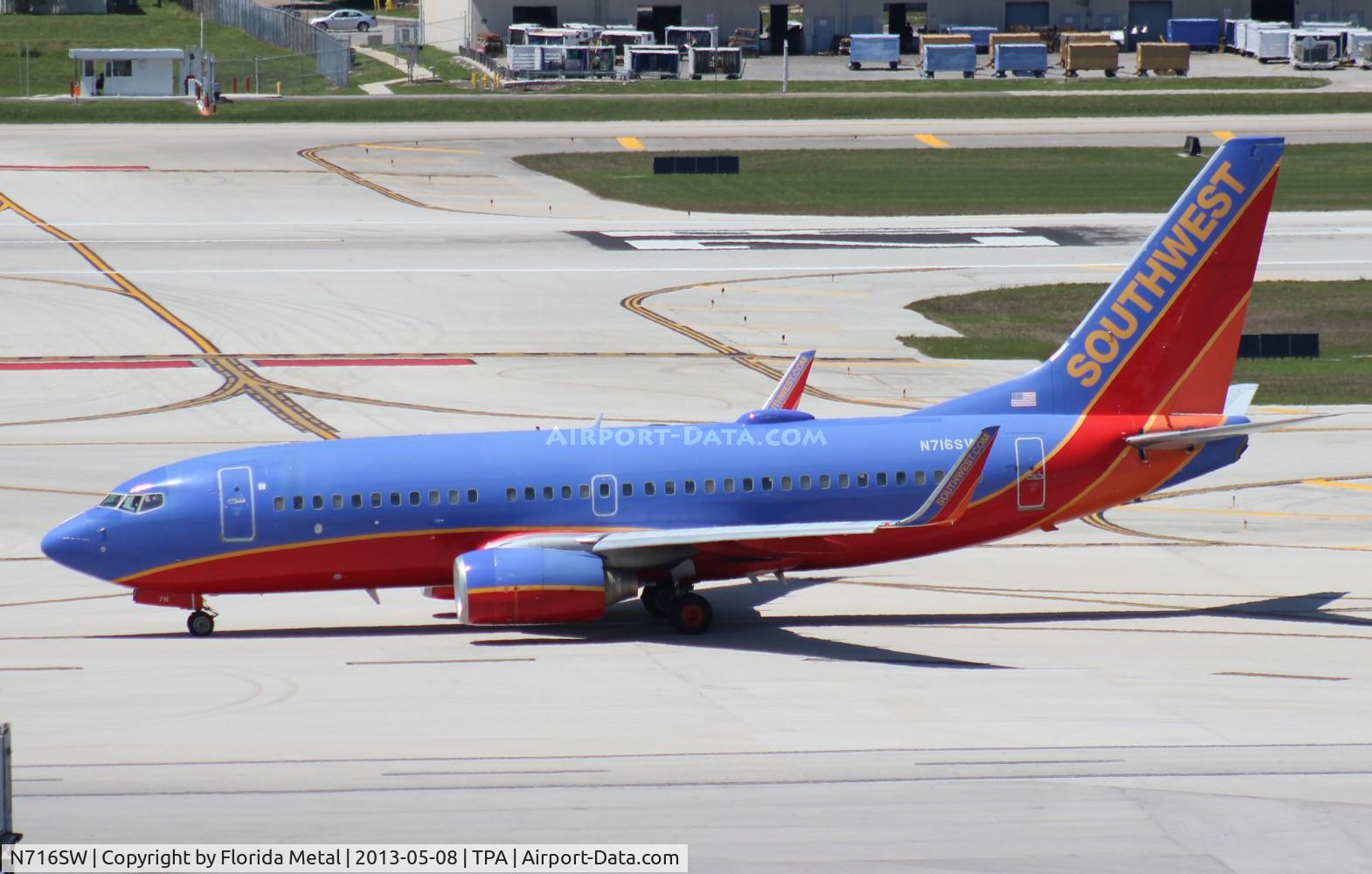 N716SW, 1998 Boeing 737-7H4 C/N 27850, Southwest 737-700