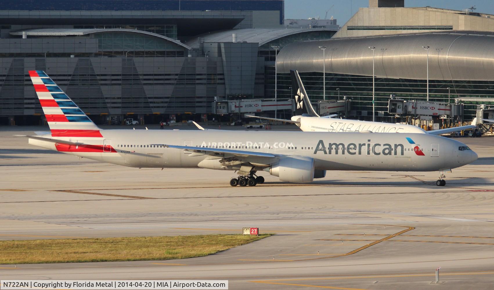 N722AN, 2013 Boeing 777-323/ER C/N 31547, American 777-300