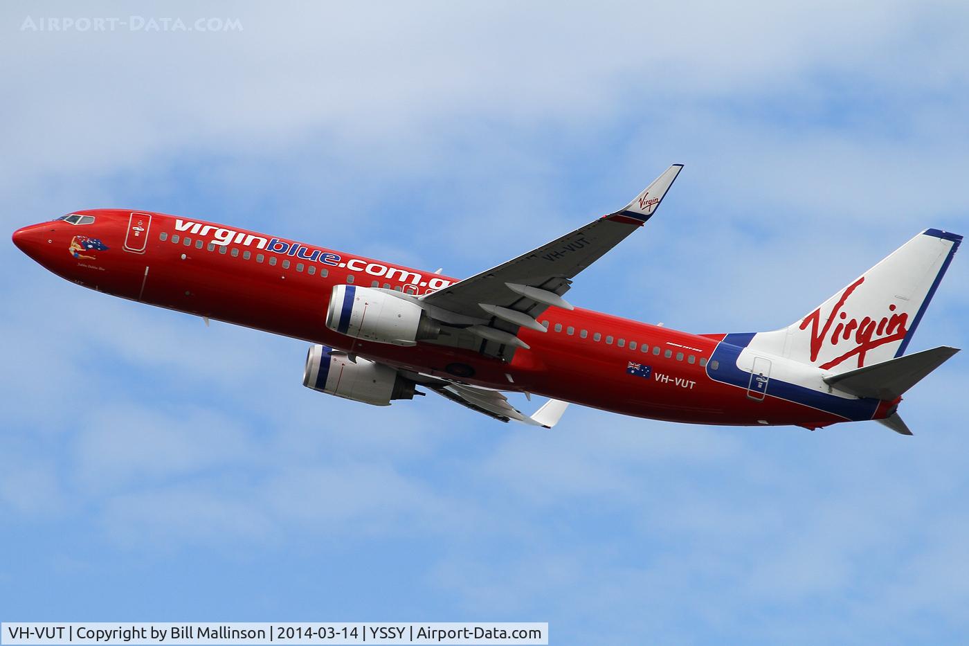 VH-VUT, 2009 Boeing 737-8FE C/N 36608, away from 34L