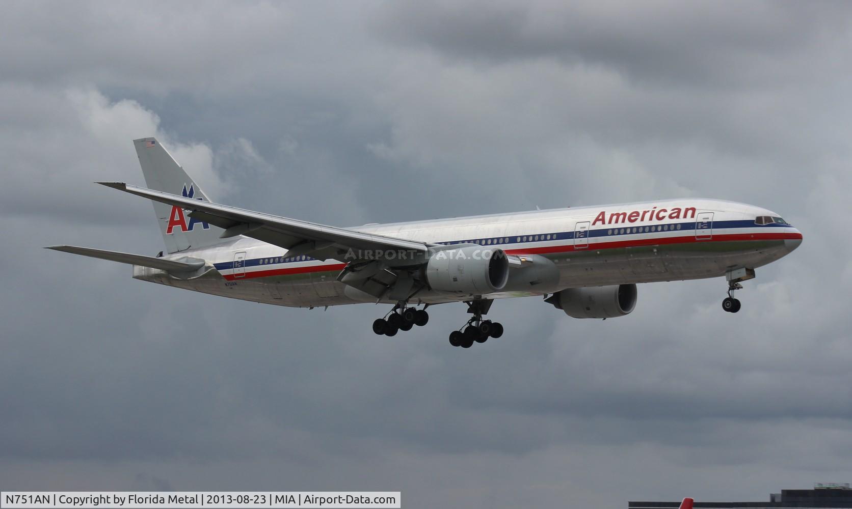 N751AN, 2001 Boeing 777-223 C/N 30798, American 777-200