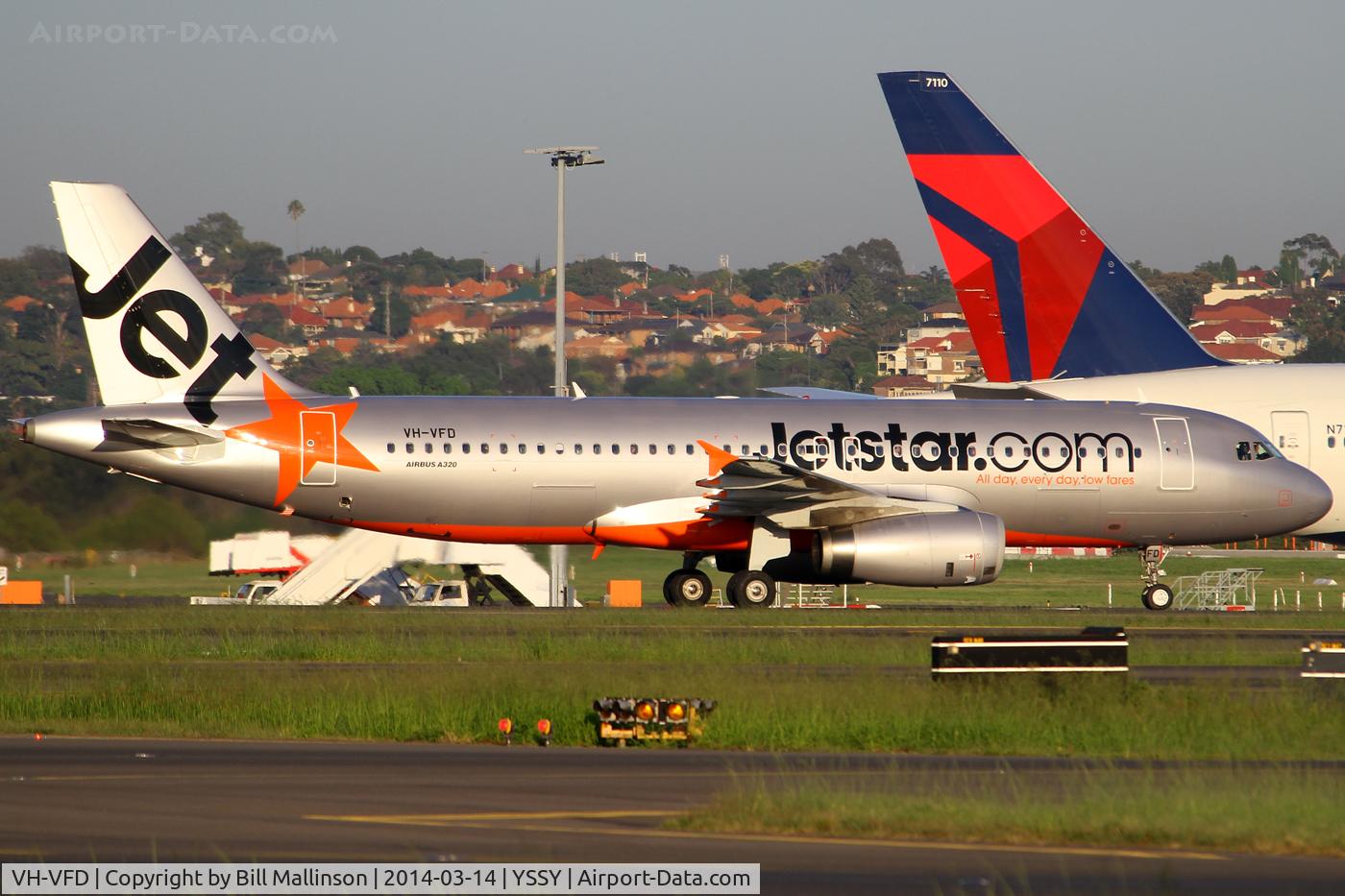 VH-VFD, 2011 Airbus A320-232 C/N 4922, taxiing from 34R