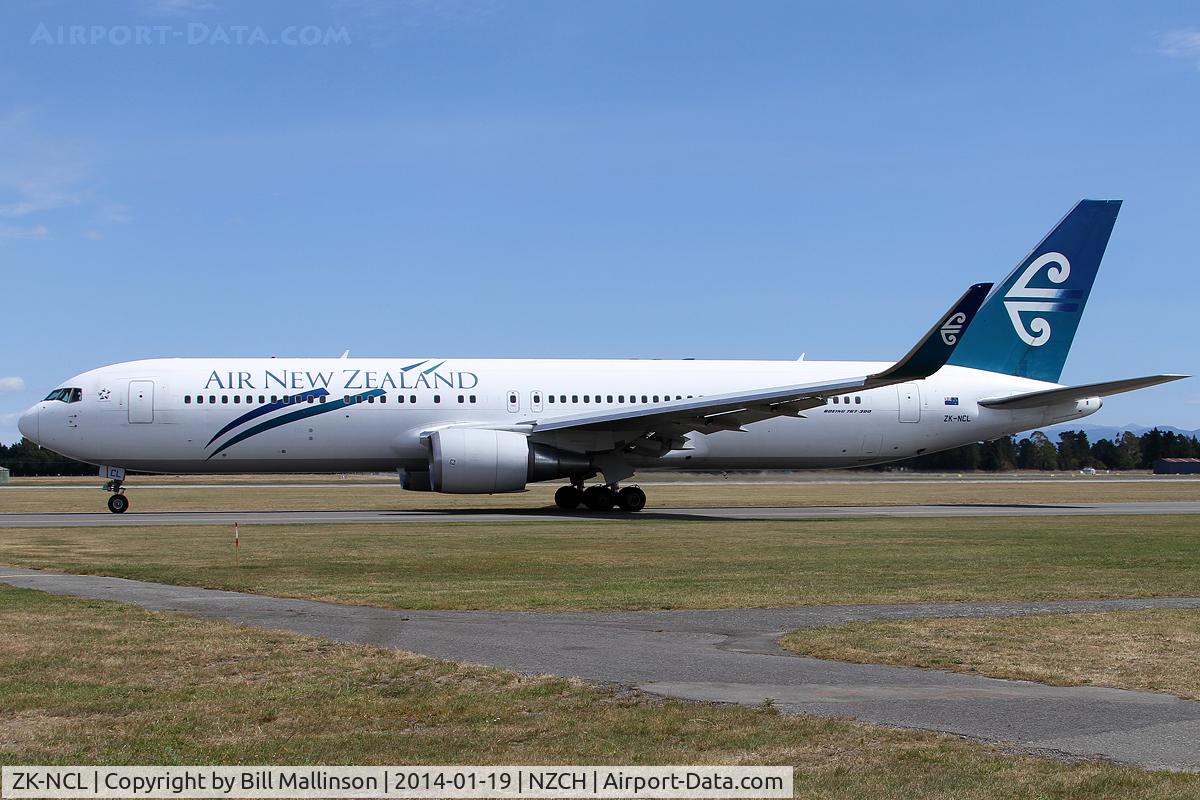 ZK-NCL, 1997 Boeing 767-319/ER C/N 28745, taxiing to 02