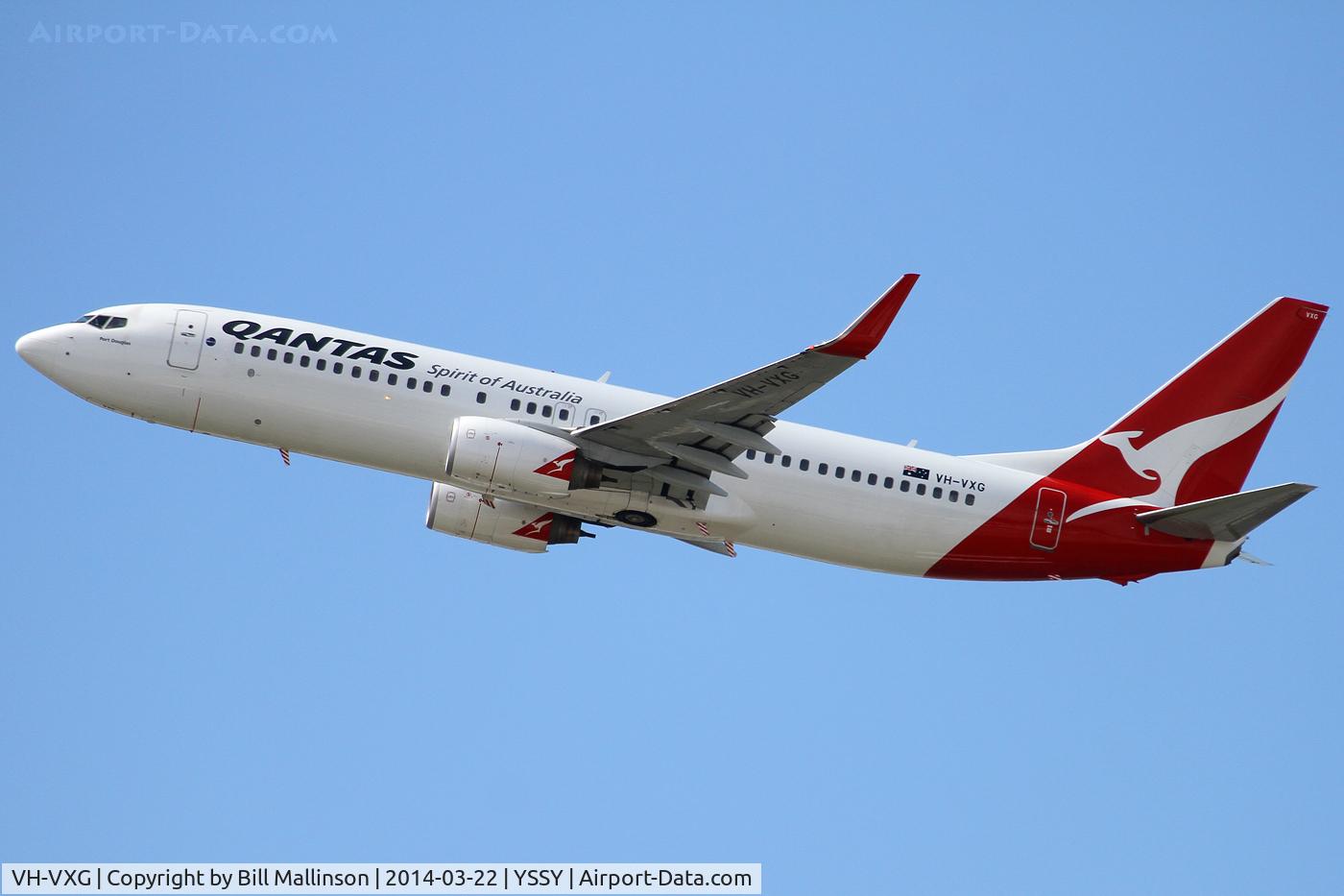 VH-VXG, 2001 Boeing 737-838 C/N 30901, away from 34L