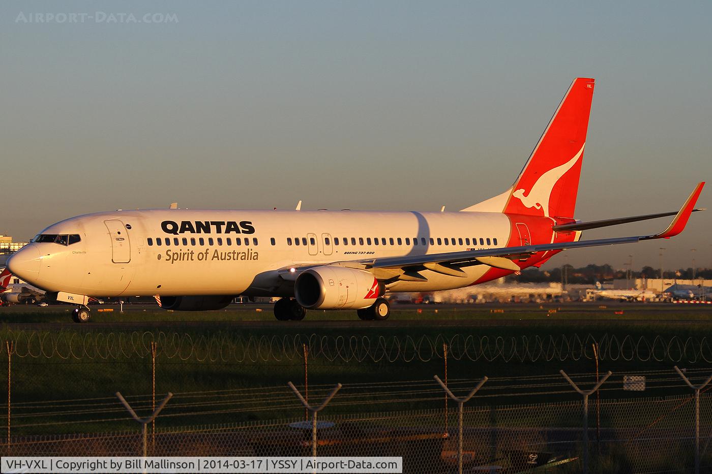 VH-VXL, 2002 Boeing 737-838 C/N 33482, taxiing to 34R
