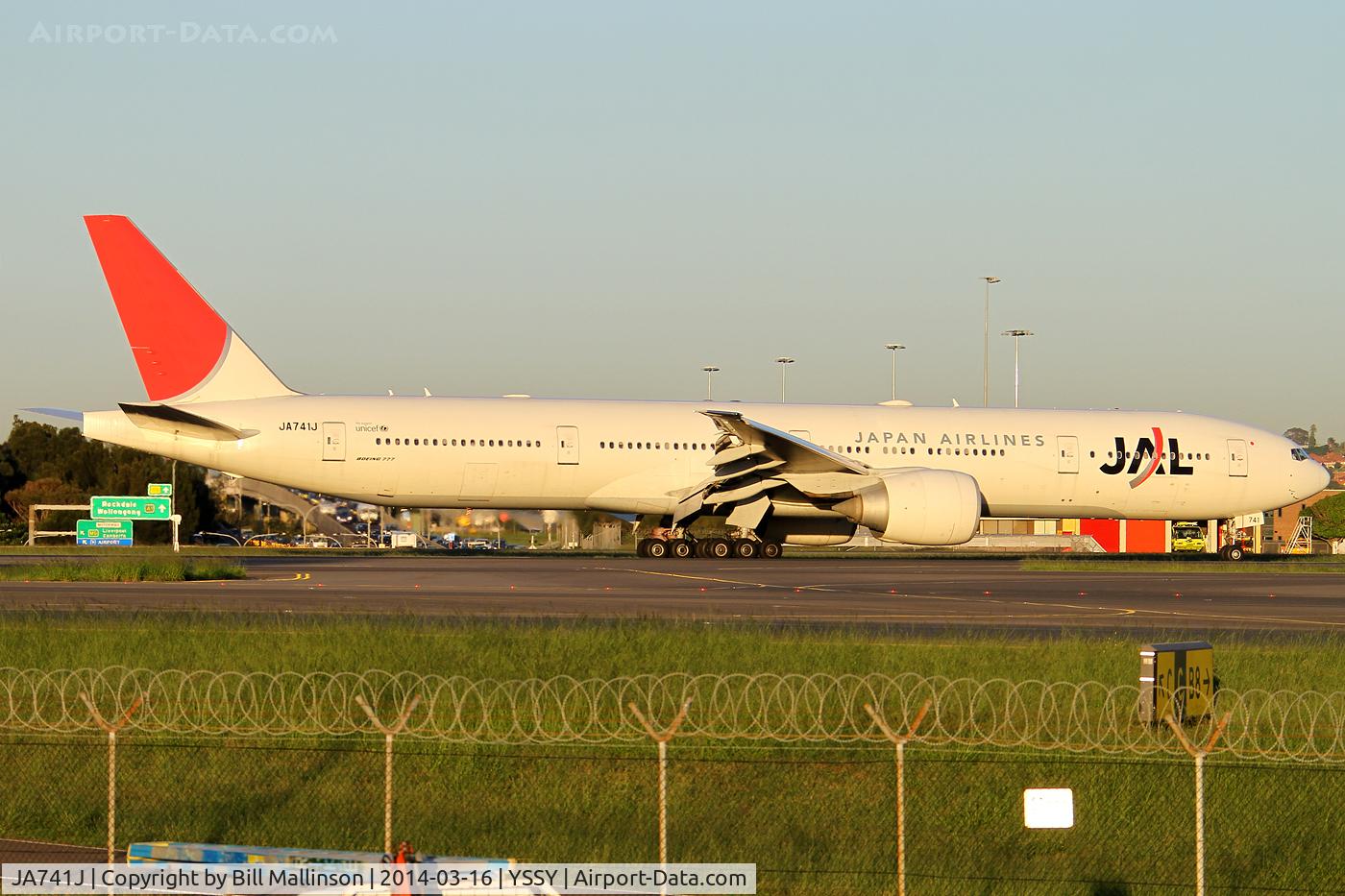 JA741J, 2009 Boeing 777-346/ER C/N 36128, in from NRT on 34L