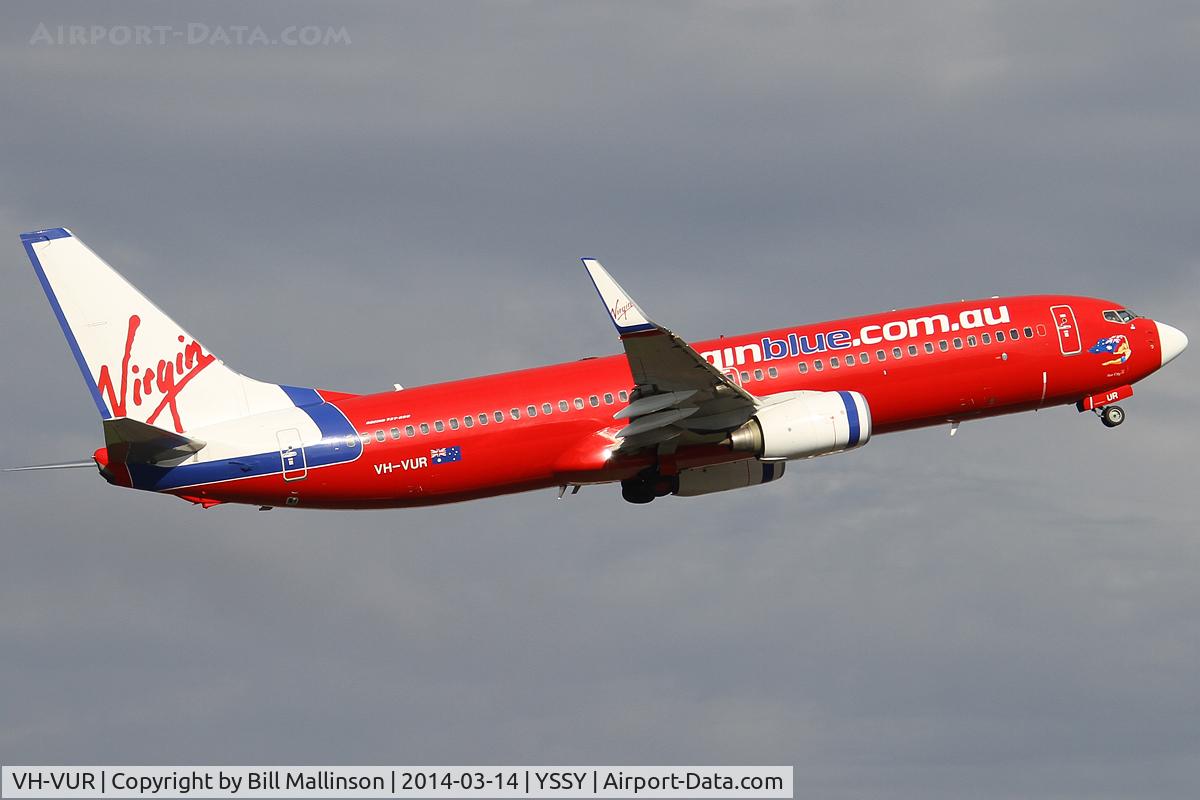 VH-VUR, 2009 Boeing 737-8FE C/N 36606, away from 34R