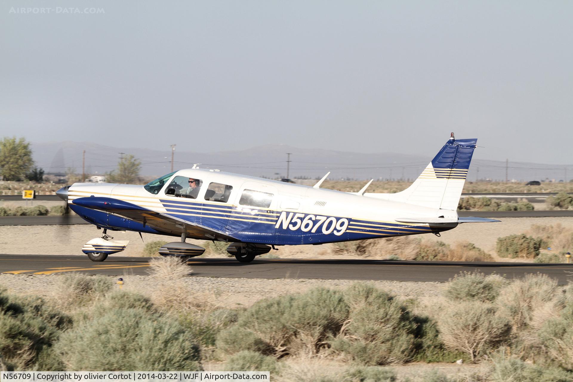 N56709, 1973 Piper PA-32-300 Cherokee Six Cherokee Six C/N 32-7440020, Leaving at the end of the airshow