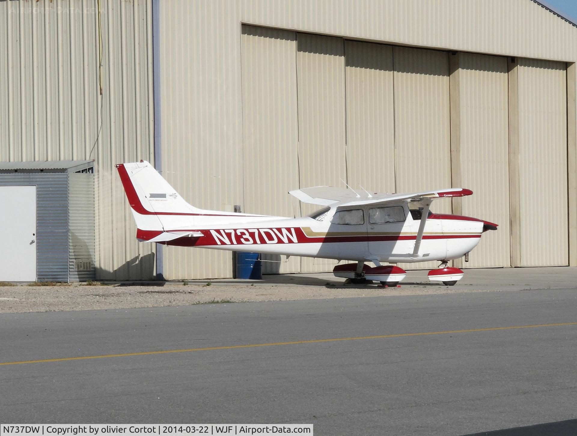 N737DW, 1977 Cessna 172N C/N 17269347, LA county airshow