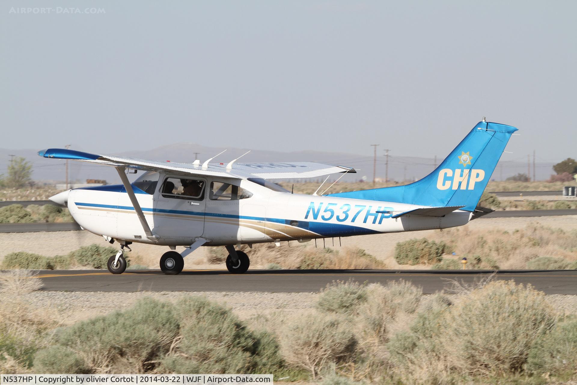 N537HP, Cessna 182S Skylane C/N 18280031, leaving the LA county airshow