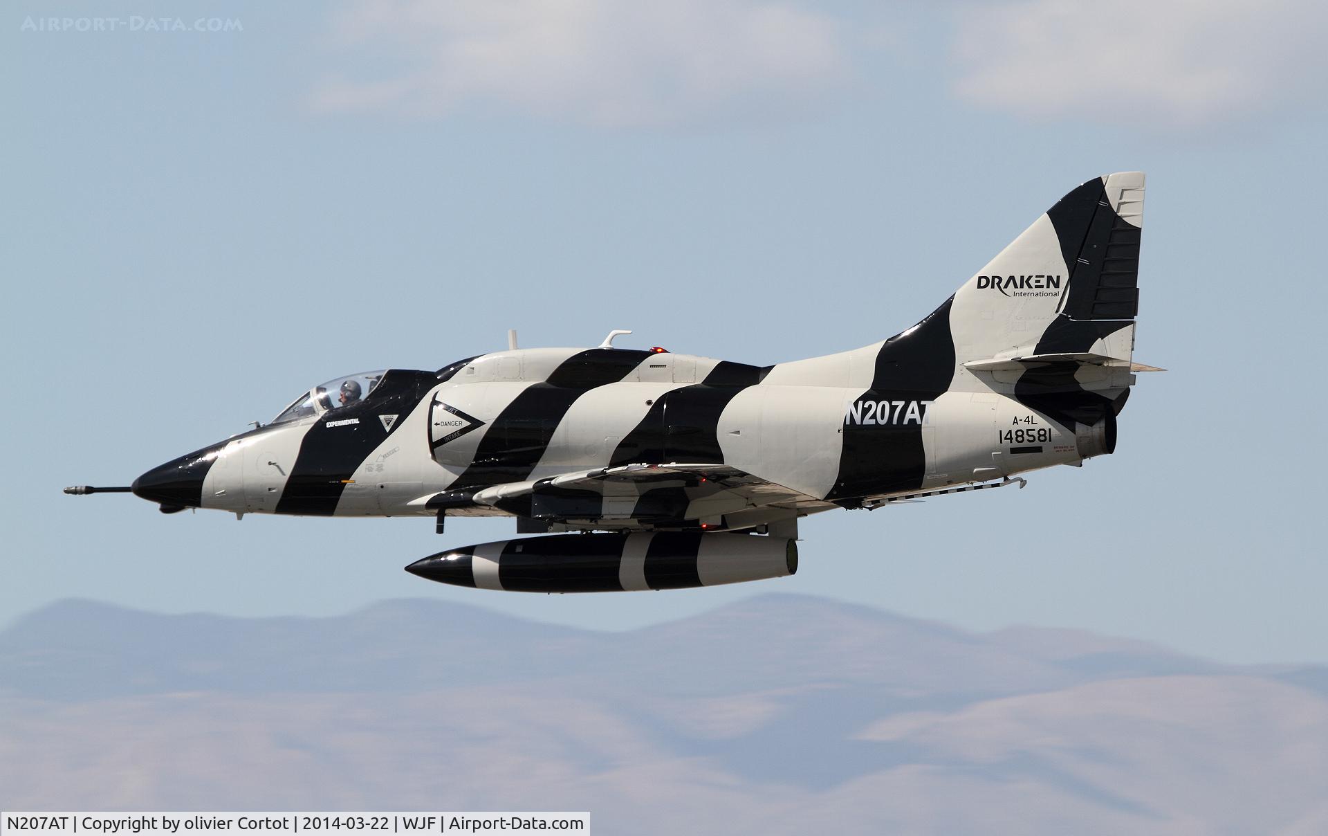 N207AT, 1961 Douglas A-4L (A4D-2N) C/N 12774, Flying at the LA county airshow