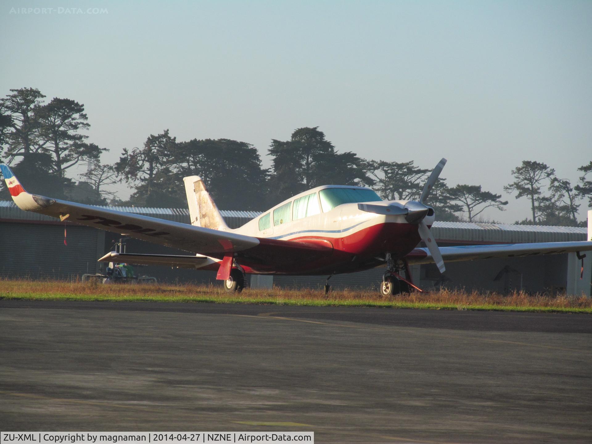 ZU-XML, 2009 Ravin 500 C/N 0905021, troll under one wing and reg under other