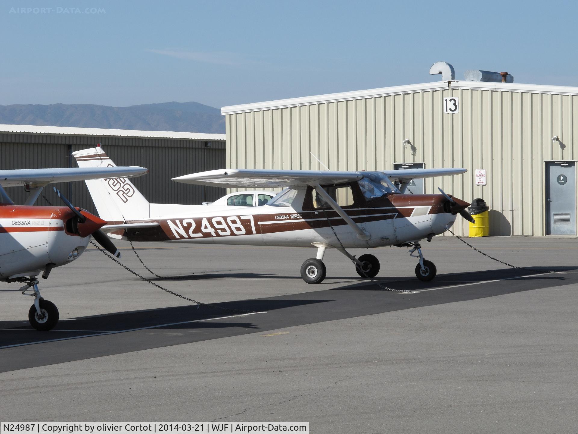 N24987, 1977 Cessna 152 C/N 15280496, the other side