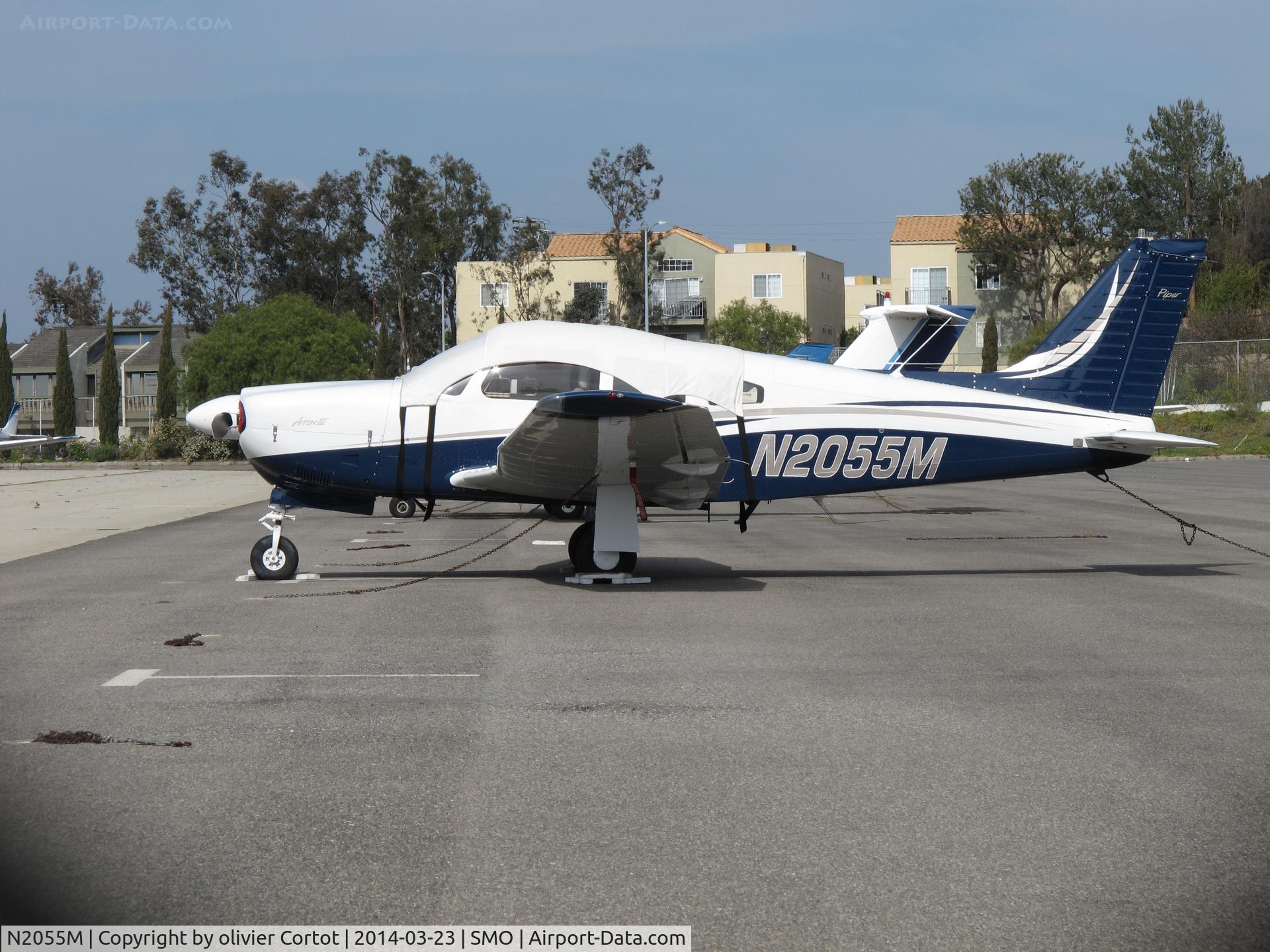 N2055M, 1977 Piper PA-28R-201 Cherokee Arrow III C/N 28R-7837063, Santa monica airport