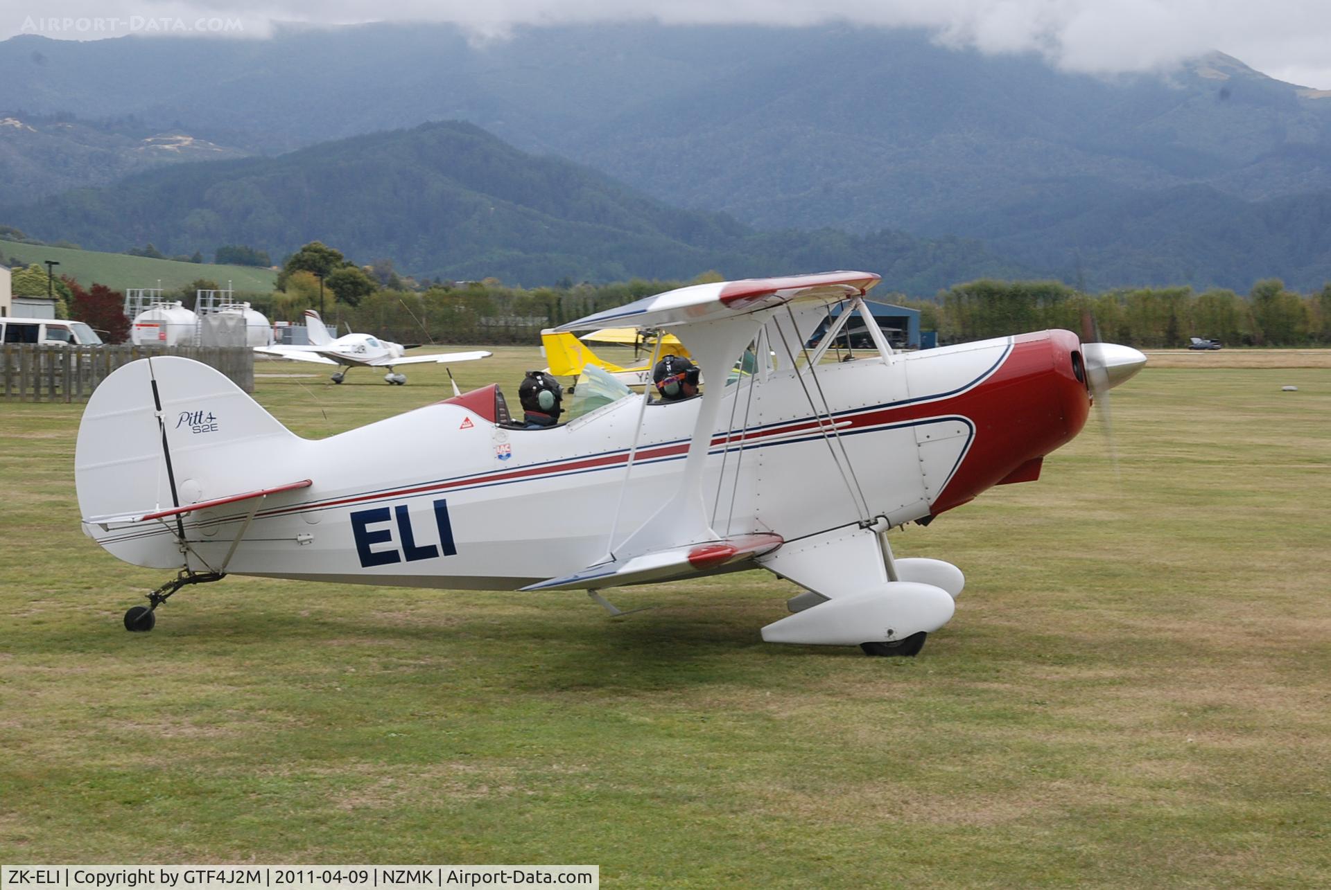 ZK-ELI, Pitts S-2E Special C/N NZ201, ZK-ELI at Motueaka 9.4.11