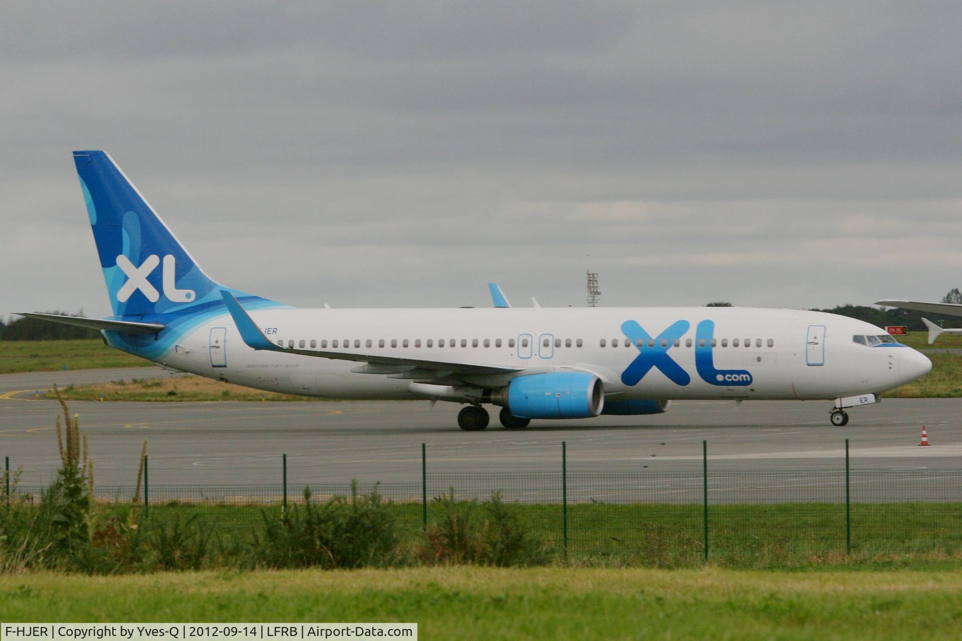 F-HJER, 2002 Boeing 737-86N C/N 32736, Boeing 737-86N, Boarding area, Brest-Guipavas Regional Airport (LFRB-BES)
